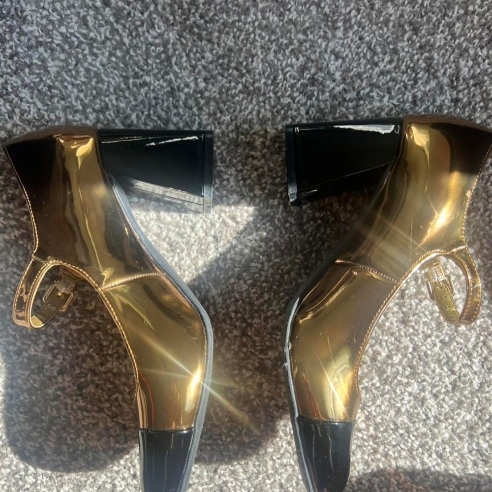 Elegant Black and Gold Women's Heels